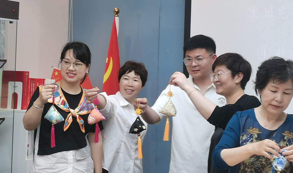 香韻端午，情滿誠格——上海誠格集團工會組織開展端午香囊制作活動